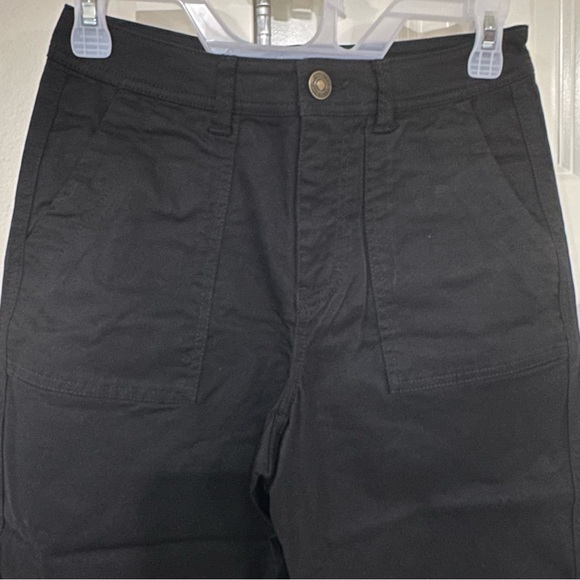 Women’s Size 6 Lisa Rinna Cropped Pants with Side Zipper - Picture 9 of 15